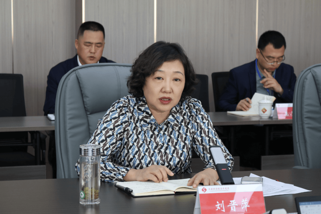 凤振华一行在吕梁经开区调研