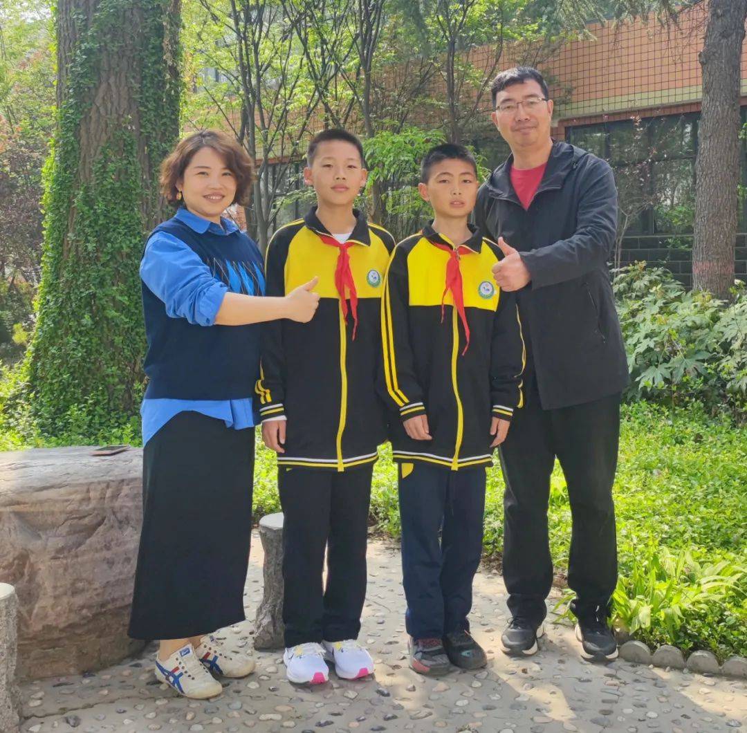 光华中学学生救助摔倒老人暖心举动获赞誉