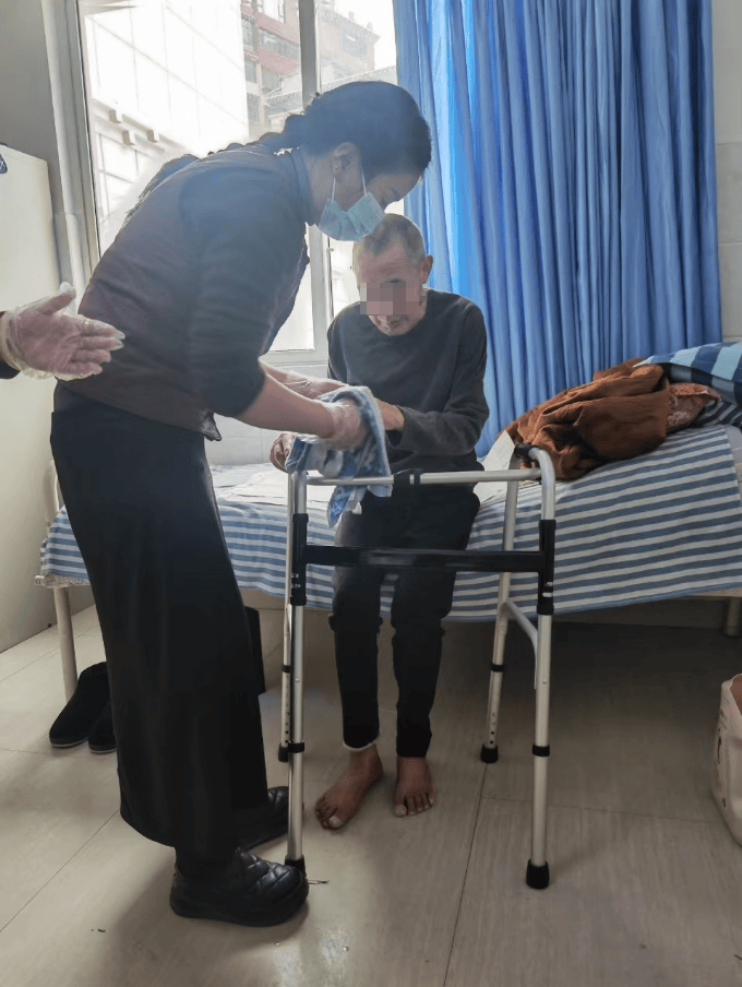 养老德格县困难群众有了医靠