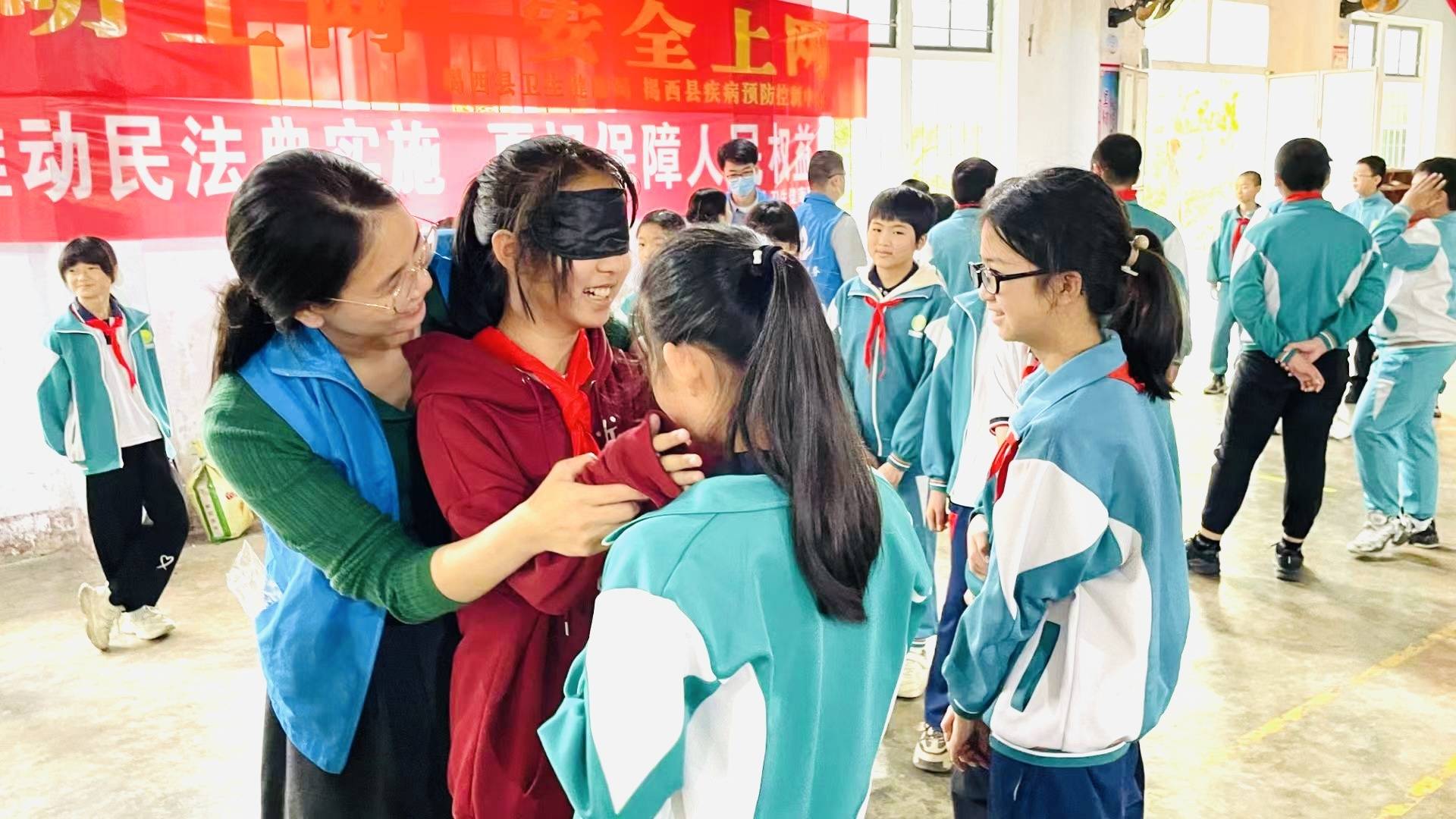 灵动儿童阳光少年近视防控宣传教育活动走进揭西县灰寨小学