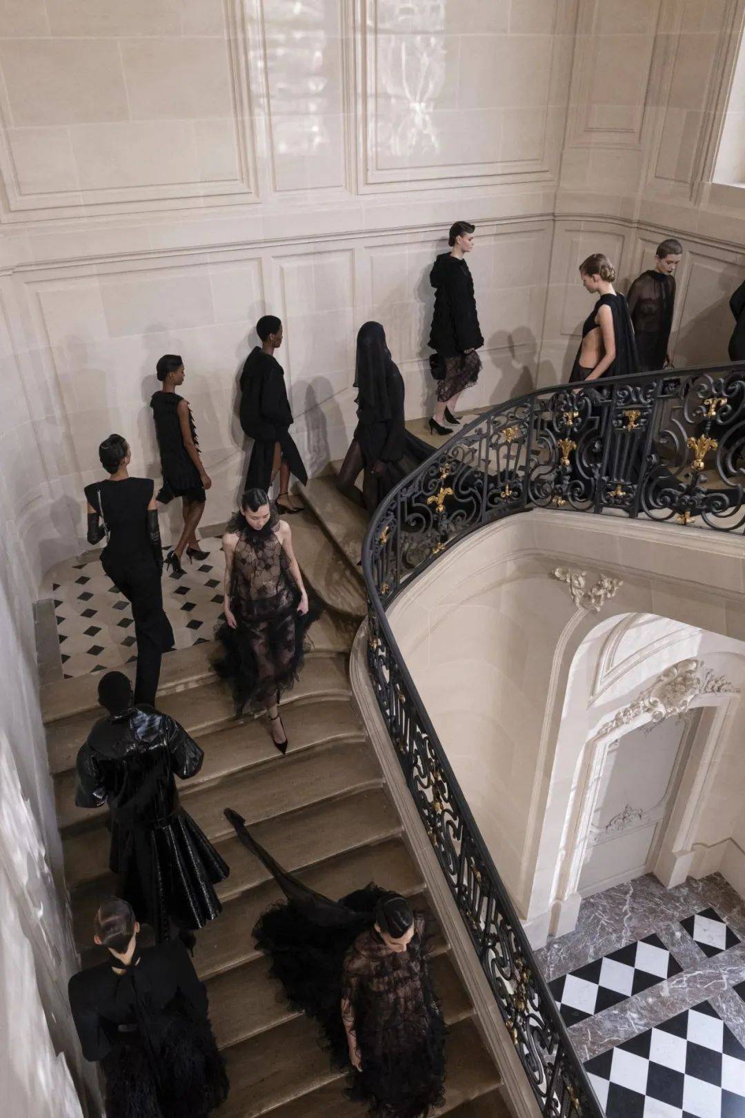 时尚圈大瓜valentino的一个时代就这样跨越了