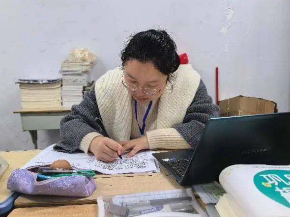 成为一名优秀的语文教师一直是我的梦想,来到路桥实验中学实习后,我