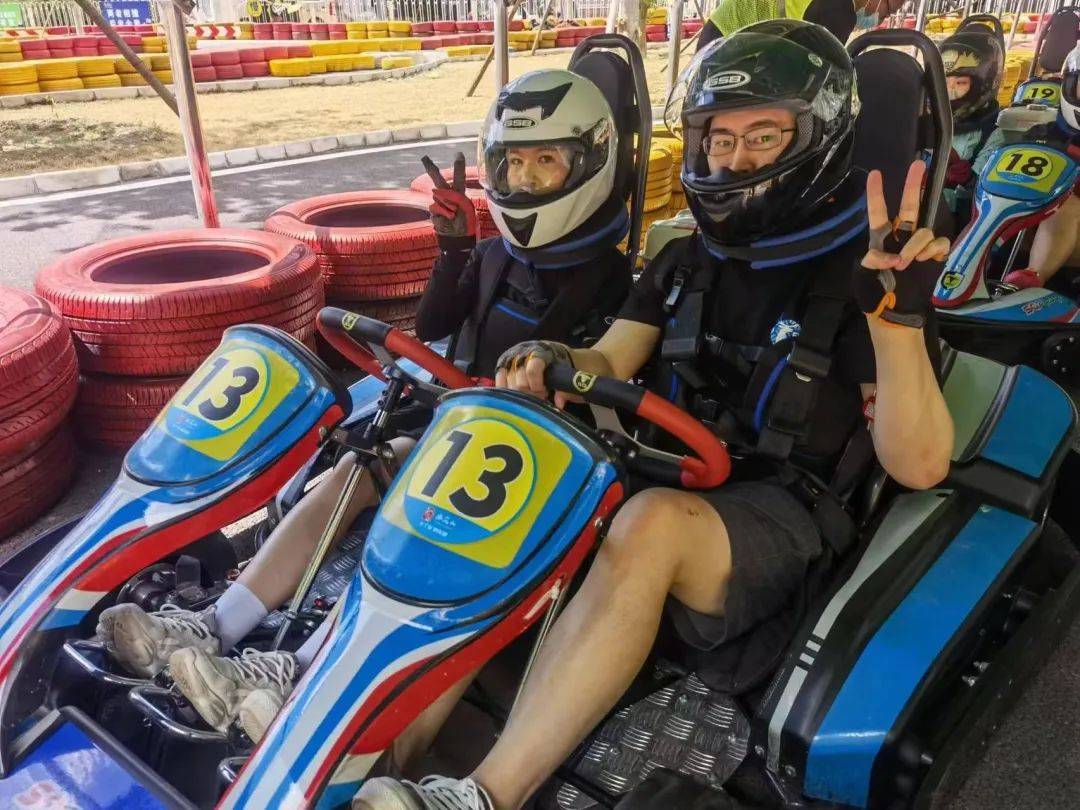 快乐其实很简单一次卡丁车的体验一次放飞自我的旅程掌握方向盘你就是