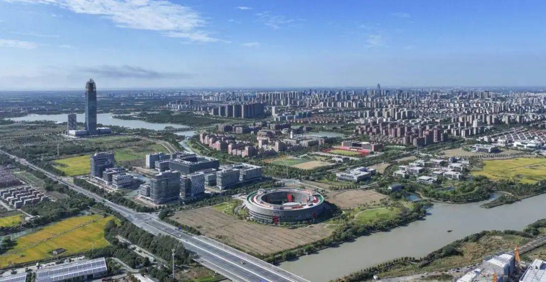 嘉兴日报头条点赞海宁硅谷的进击之路