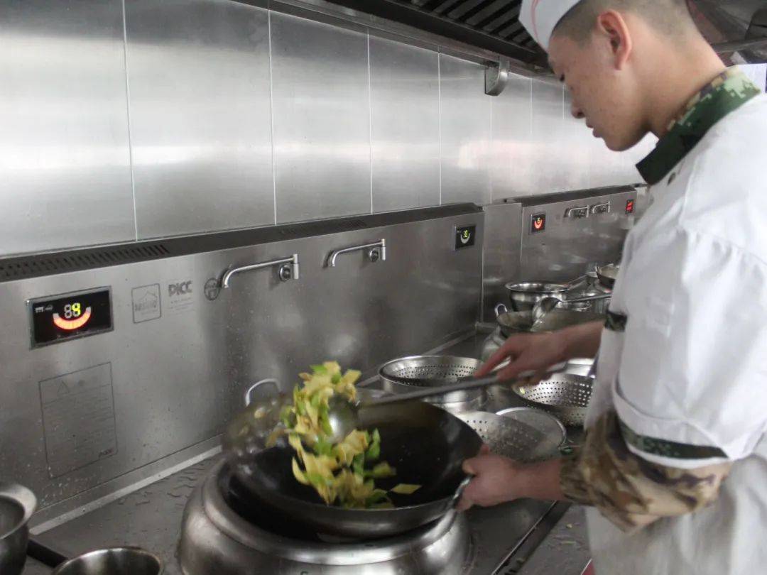 北疆练兵场丨炊事员培训三尺灶台砺精兵