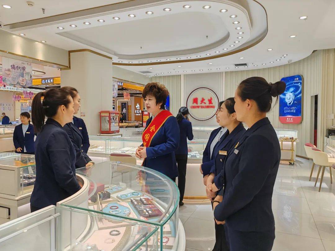 德百集团"劳模明星团"巡回演讲活动走进夏津德百广场