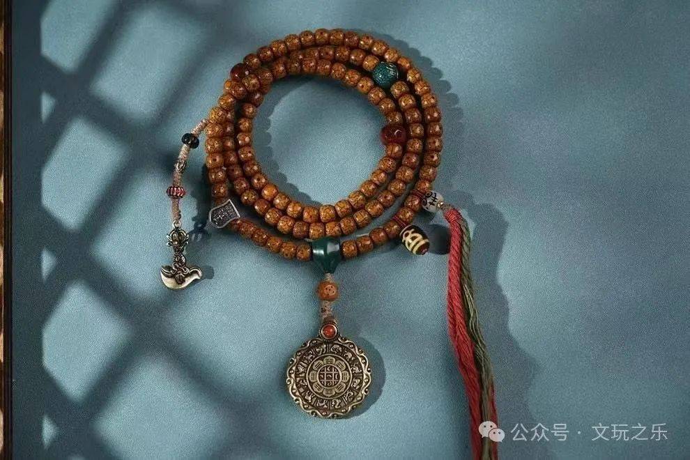只不过是一条200多元的星月菩提子我却把它当成了宝