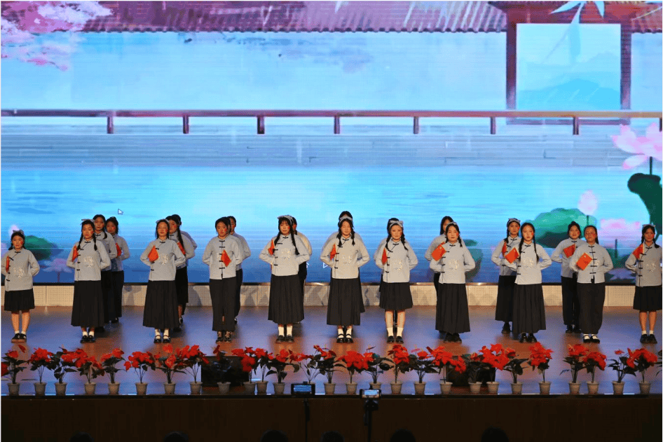 第十三师新星市教育系统关工委开展"颂中华经典 传民族精神"集体朗诵