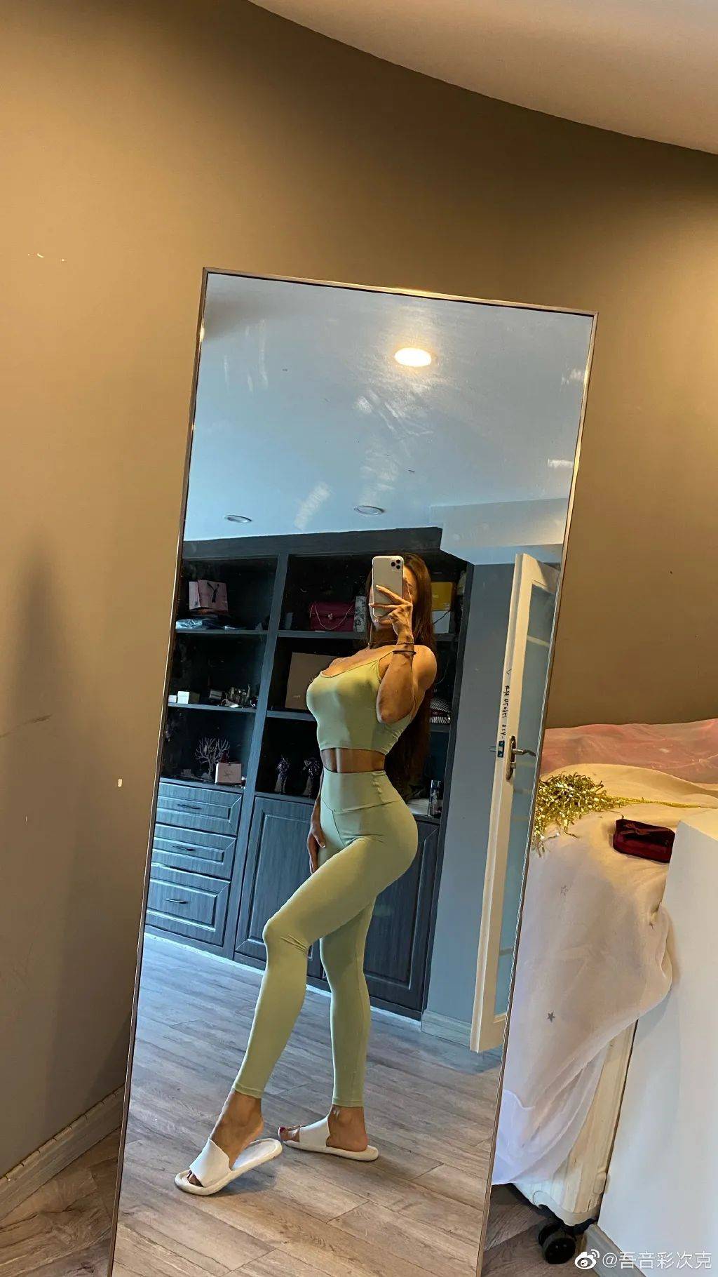 终会在最华丽的舞台绽放光彩,从2008年开始,她就已经奔赴在健美赛场上