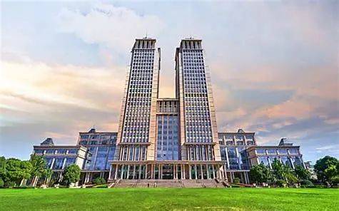 第四届"卿云杯"复赛入围作品展示(21) | 复旦大学杨心苹:你从哪里来?