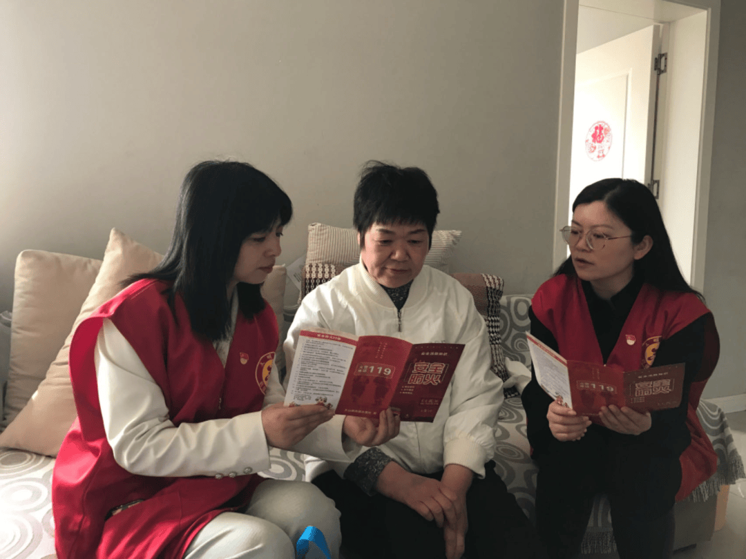 鹤壁市淇滨中学赴淇滨区观景社区开展群众满意度联动共建活动