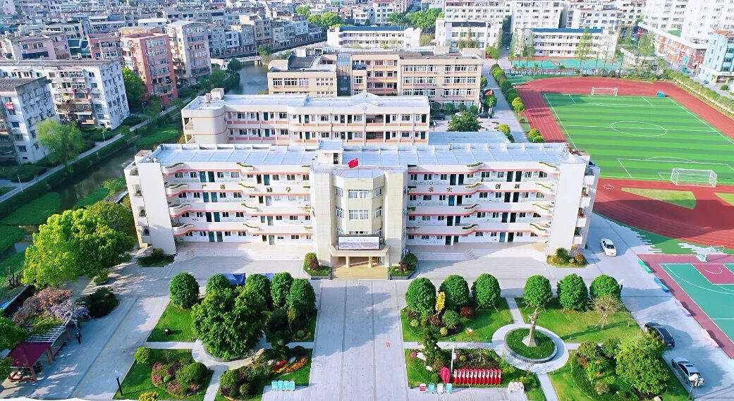 全国初中协作研究会理事单位,全国智慧教育实验学校,全国青少年校园