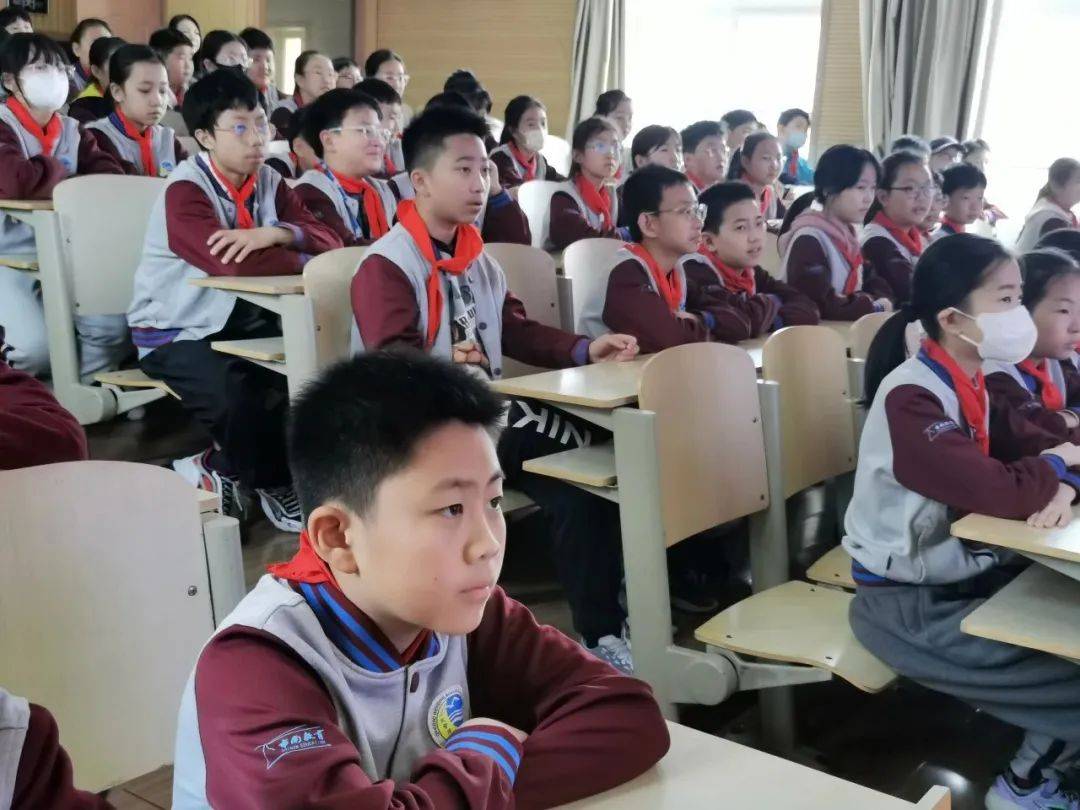 诚功动态高级合伙人张旺受邀为青岛文登路小学作知法明理守法向善争做