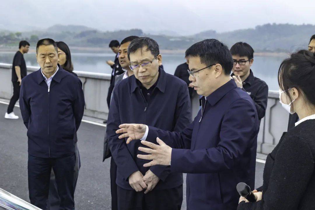 驻厅纪检监察组组长荣发业,宣城市副市长汪侃,广德市副市长蒯浩宁陪同