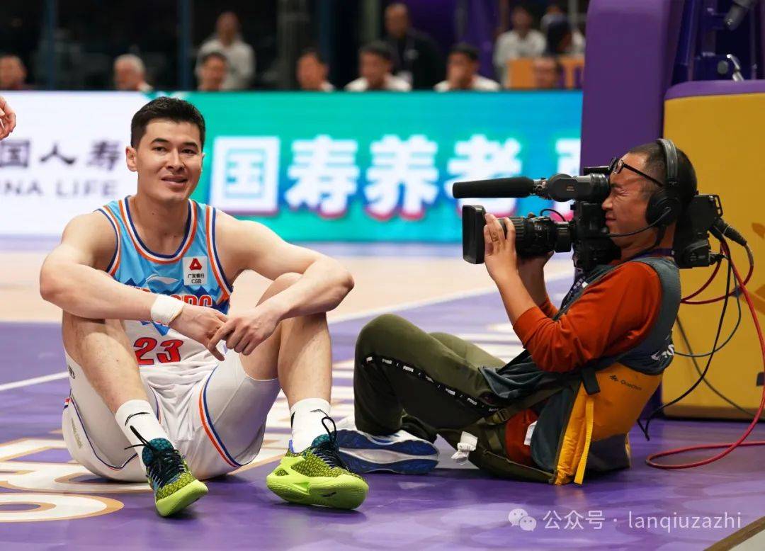 阿不都沙拉木休赛期去巴黎走秀