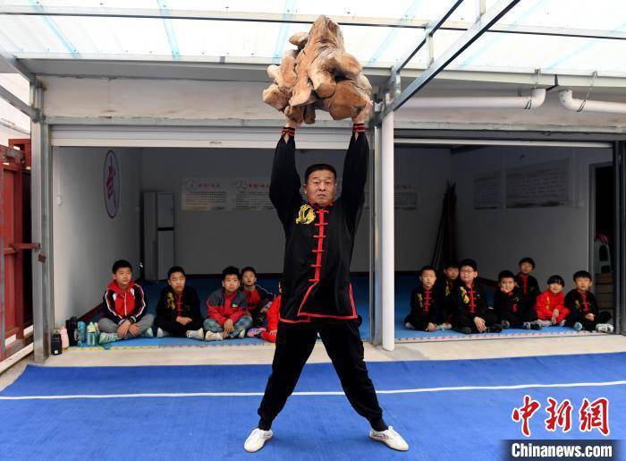 河北武强一武术爱好者力量训练有绝活_苏小立_正在进行_武强县