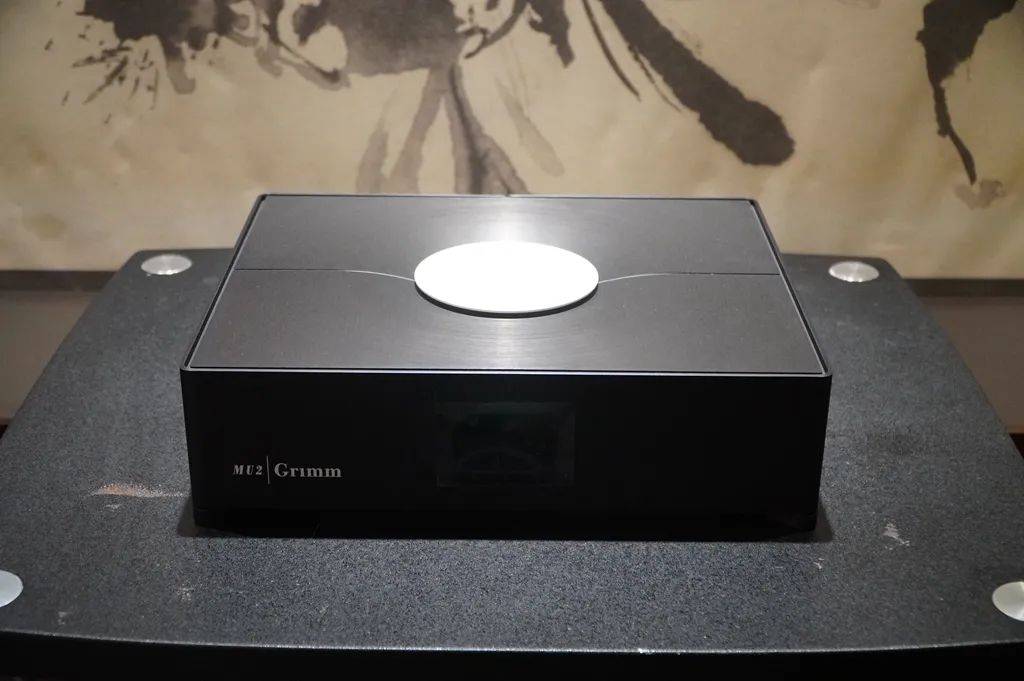 方浪音响brodmann acoustics展示旗下扬声器产品,搭配perreaux