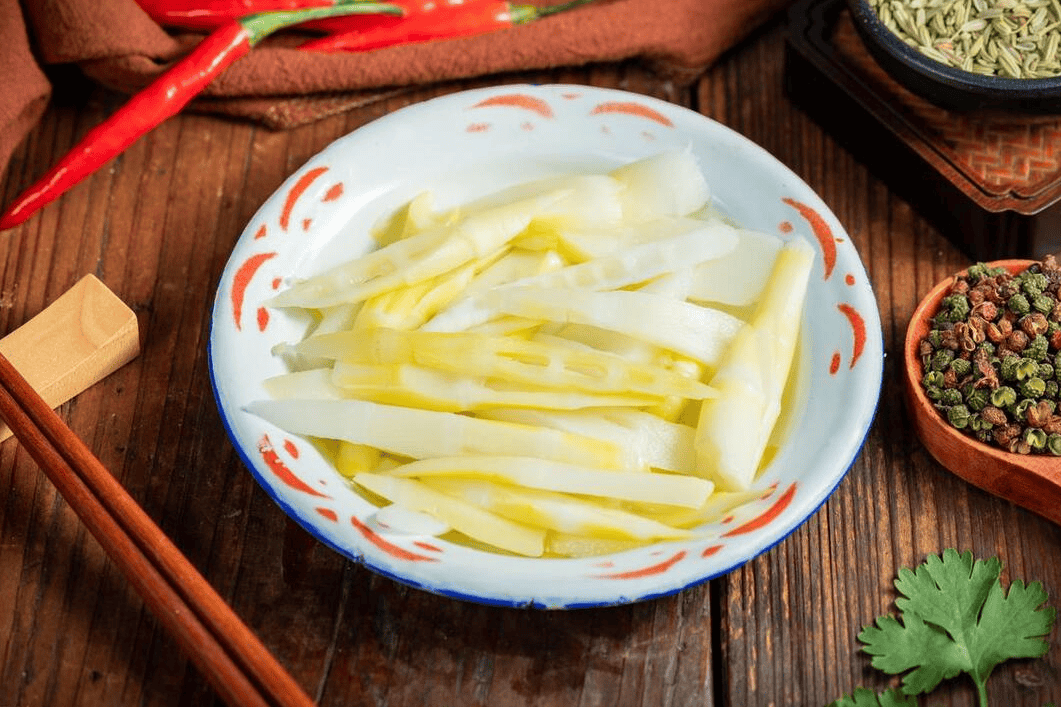 腌酸笋，不用盐不用醋，不用煮不用晒，7天就能吃，放2年都不坏