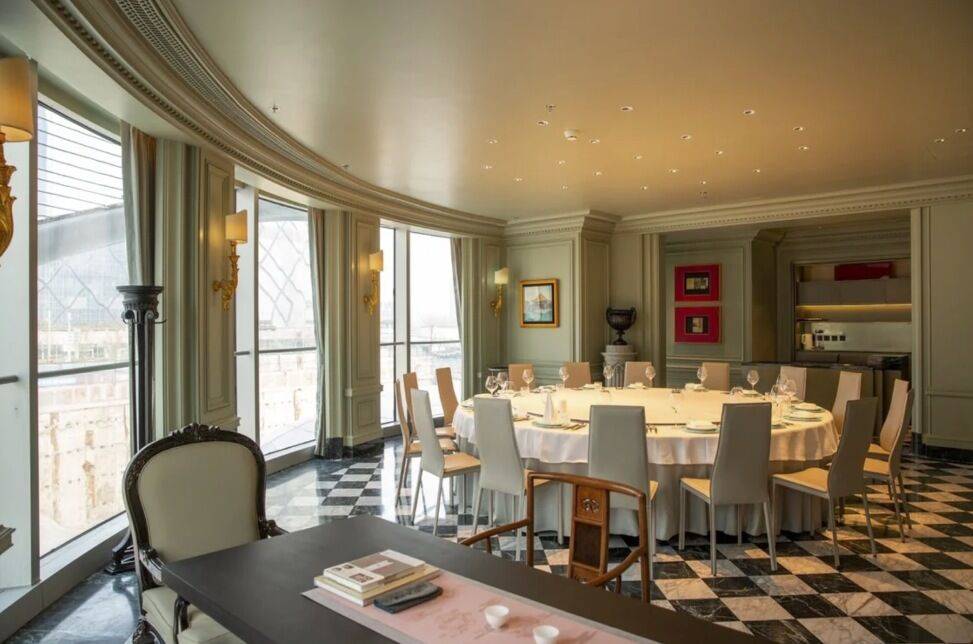 鲁上鲁,是一家以鲁菜为主的高端主题餐厅,地处北京 cbd 核心区域内