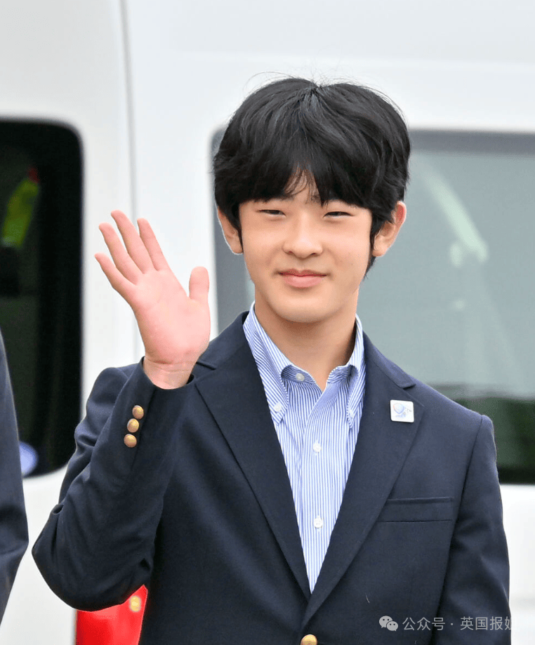 日本王室太子夫妇节俭人设遭群嘲自曝挖野菜做饭豪华寝宫黢黑不开灯