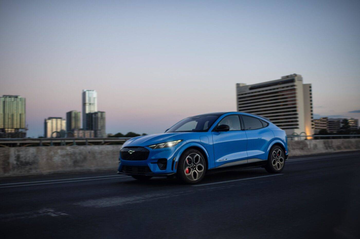 再接再厉,福特推出 2024 款野马 mach-e_搜狐汽车_搜狐网