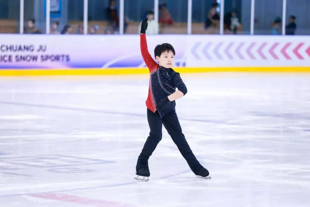 西安市青少年花样滑冰锦标赛举行