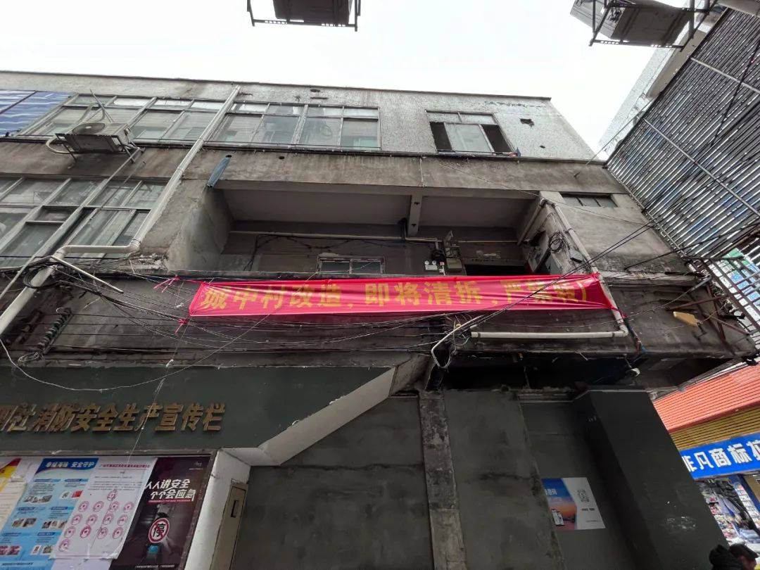 越拆越穷广州拆迁村民吵翻天