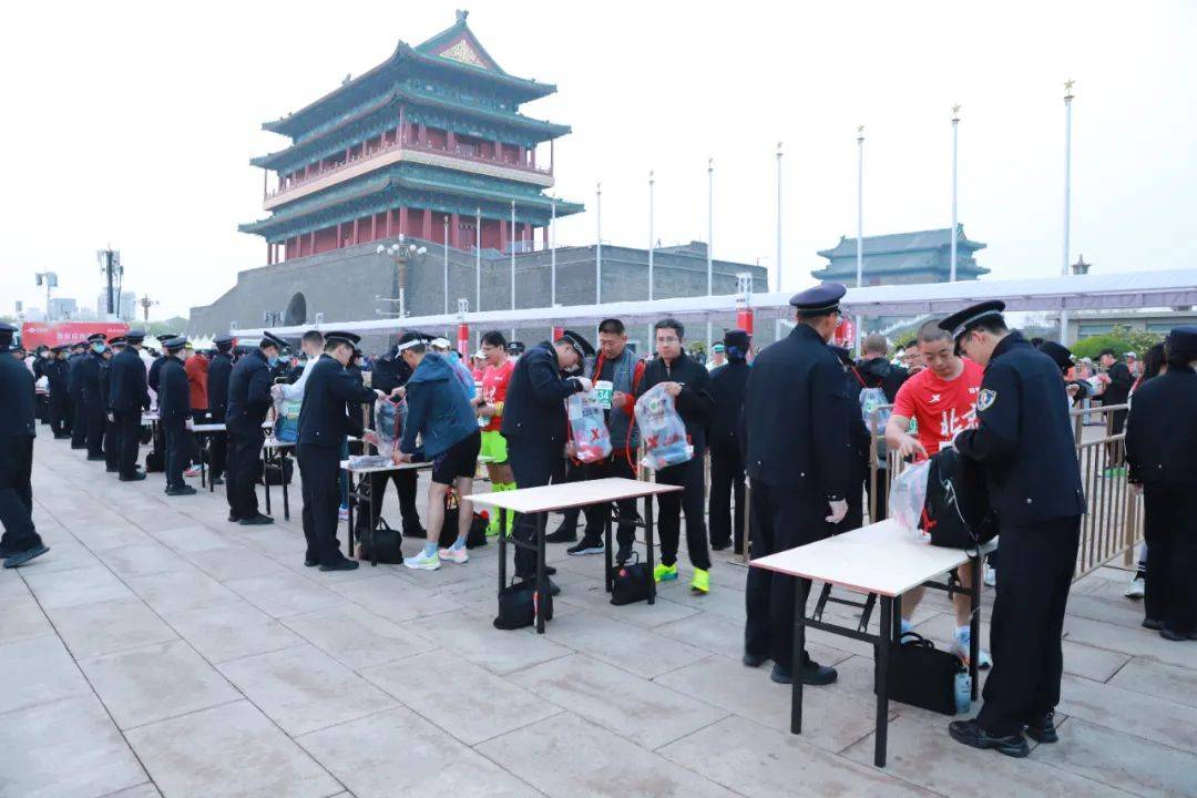 首都实业丨1385人护航北马北京保安服务公司圆满完成安保工作任务