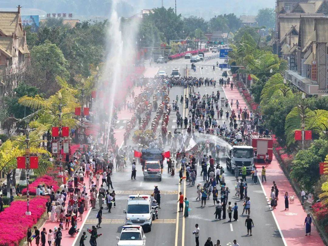 沧源泼水节图片