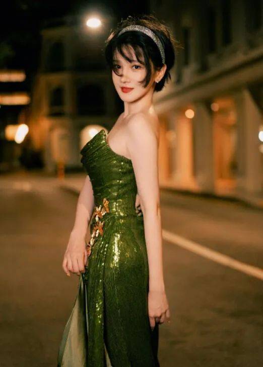 陈小纭迷人的不止胸