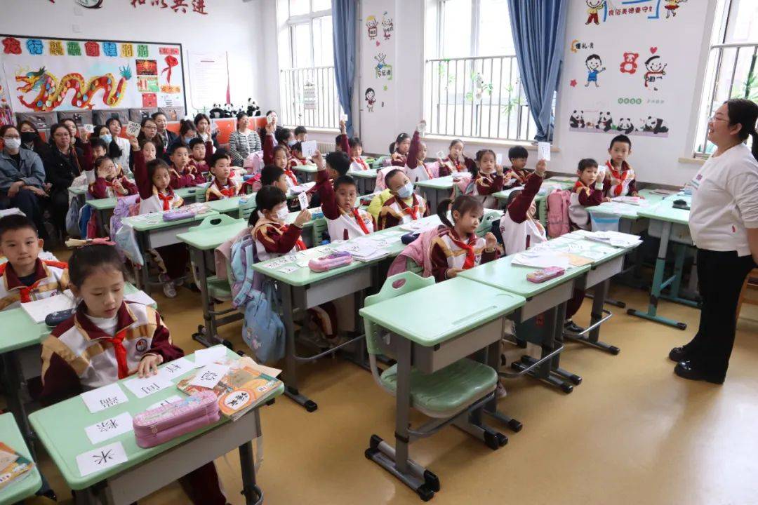 伴日相约育见美好记万全小学一年级四年级家长开放日活动