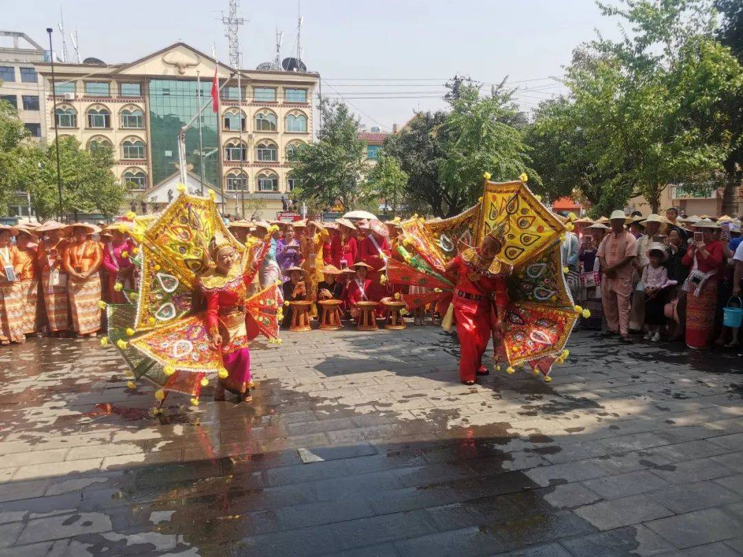 沧源泼水节图片