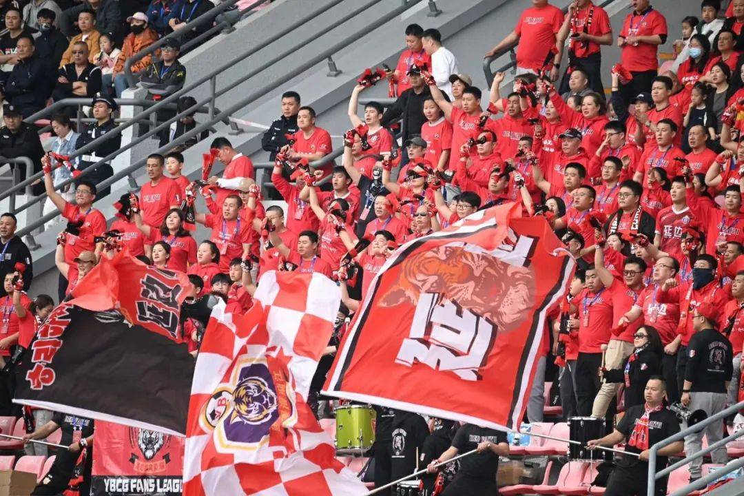 下午3点,比赛在延吉市全民健身中心体育场进行.