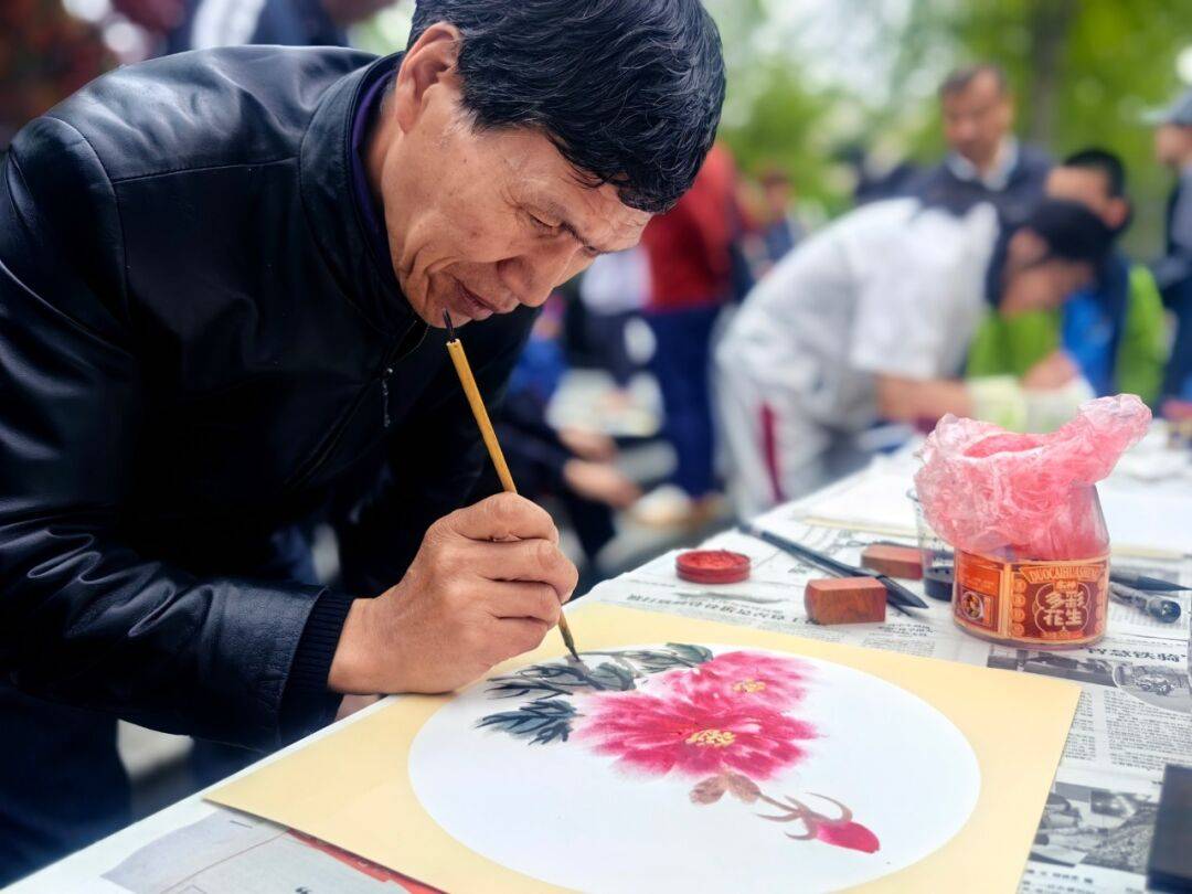 用大笔书写人生用脚步丈量世界地书体验亲子晨跑