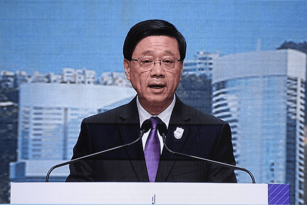 李家超敌对势力会伺机攻击香港不能好了伤口忘了痛