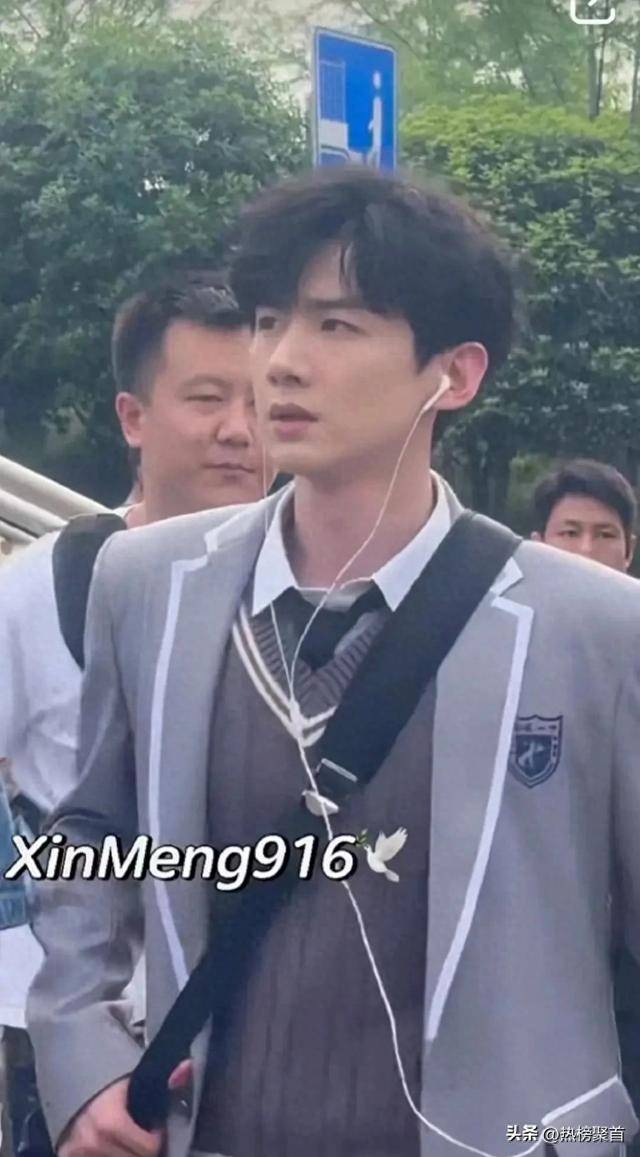 白敬亭的脸也崎岖了老叔做下医美吧