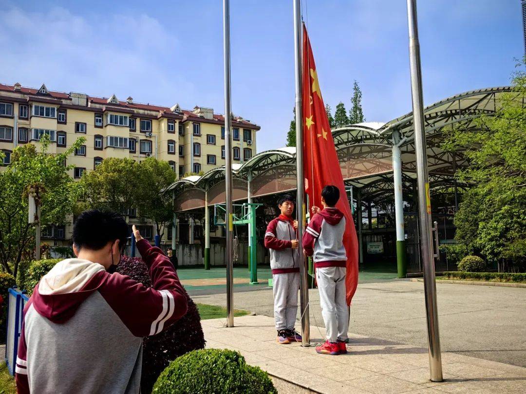 青浦东方中学开展415全民国家安全教育日宣传进校园活动