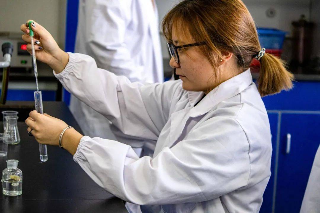 78796"前方到站,湖北大学"亲切的报站语音响起熟悉的七号线熟悉的