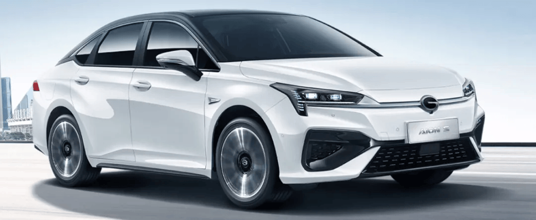 而现代朗动,则在后续推出了领动,全新伊兰特这两代继任者,虽然还在