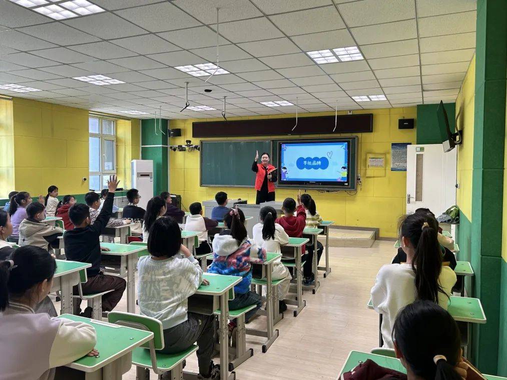 并主动走出校园,赴长春市二道区长青小学开展国家安全教育志愿宣讲