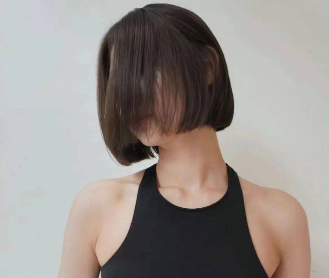 一刀切短发的高级感