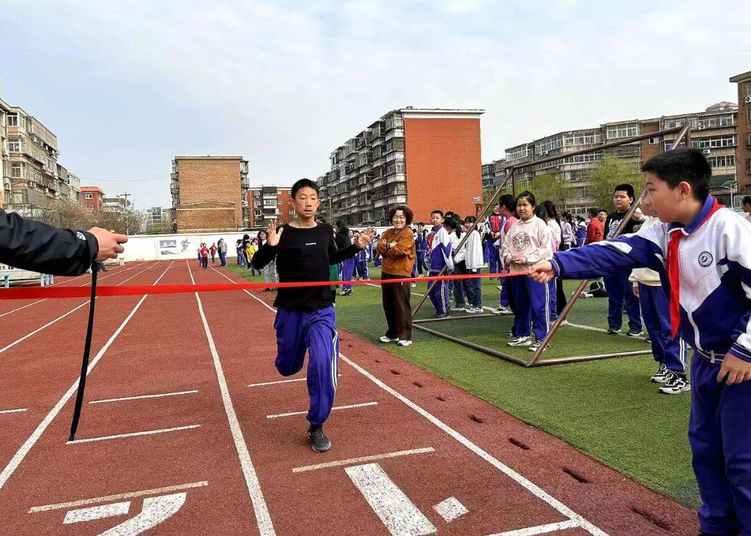 津门小学举办奔跑如风逐梦向前春季长跑比赛