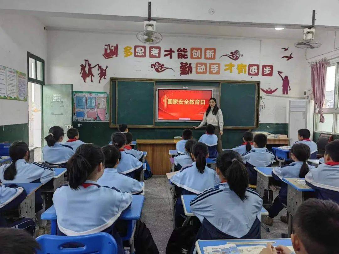 网络暴力专项行动工作,在景德镇市二十六中学举办了"依法打击网络谣言