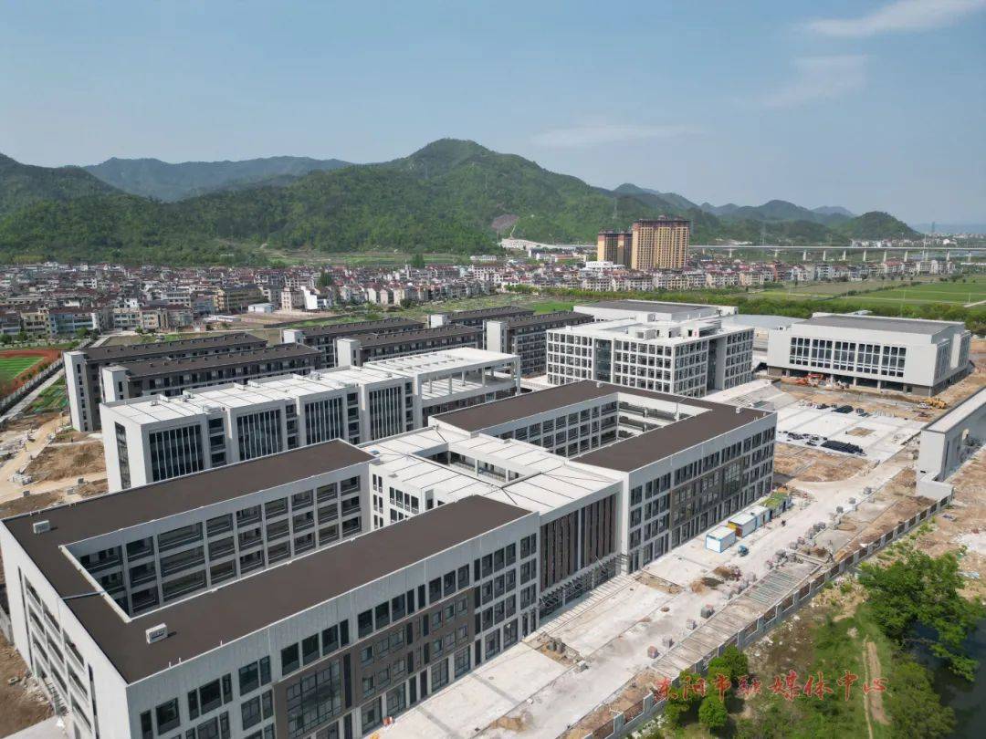 如期进入最后的装修扫尾阶段,位于横店的东阳市第四高级中学新建项目