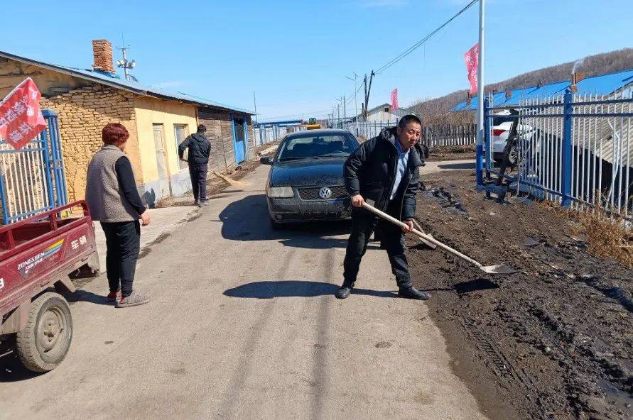 乌伊岭镇永青村开展除陋习树新风爱国卫生运动
