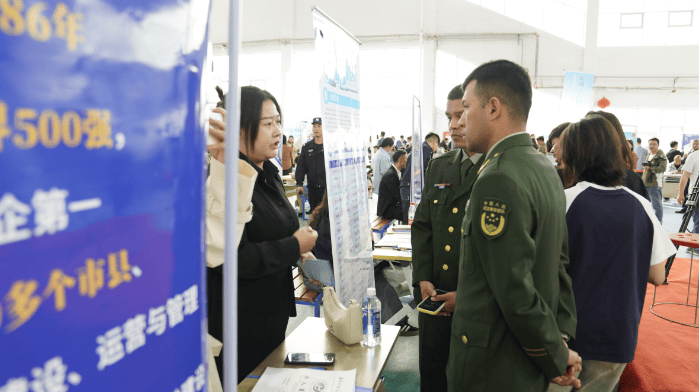 陈亮在仪式上表示,克州党委,政府高度重视就业工作,坚决贯彻落实党