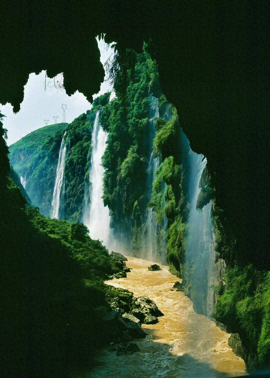 它是一种亿万年间山水大运动形成的地理奇观.