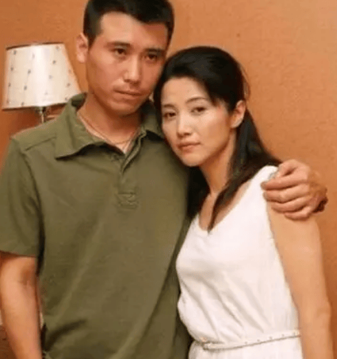 他是刘敏涛同班同学,长得帅,演技好,出道26年却不温不火