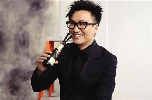 曾是张学友接班人,却成为首个被fbl逮捕的明星,被誉为女神收割机的他