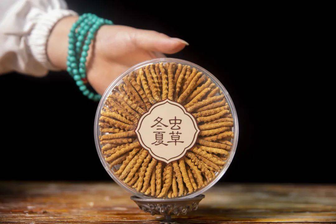 无套路全透明亚克力包装,让你开箱好验货,每根虫草满意再付款!